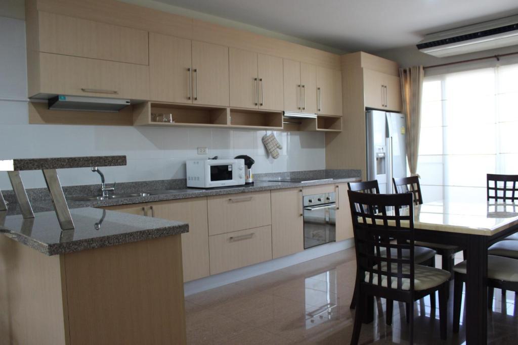 Samal Guesthouse Патая Стая снимка
