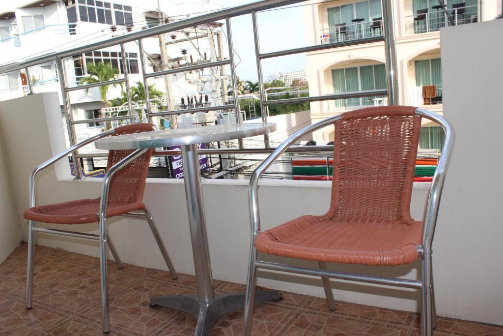 Samal Guesthouse Патая Стая снимка
